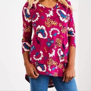 Latched Mama 3/4 Sleeve Scoop Neck Tee